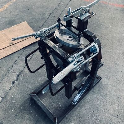 非常に新しく重いクランプが付いている回転成形型CNC Billit型に光沢をつけなさい