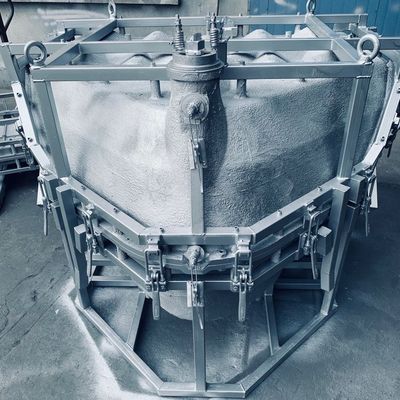 アルミニウム回転成形は40x40鋼鉄管フレームが付いているNPTの燃料タンクの鋳造物を形成する